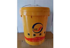 本產(chǎn)品是由潤(rùn)滑油餾分油經(jīng)脫蠟深度精制、蒸餾切割、高真空脫氣等工藝制備而成。本產(chǎn)品適用于各種增壓泵的工作液，如真空冶煉、塑料連續(xù)噴鍍金屬，真空蒸餾及低密度風(fēng)洞裝置等增壓泵的用油。1、性能特點(diǎn)較低的飽和蒸